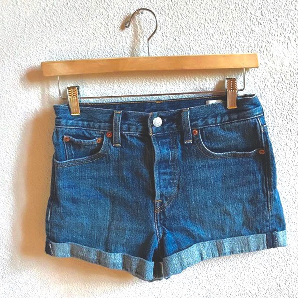 LEVI JEAN SHORTS